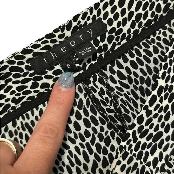 Theory Women's Cropped Pants Size 6 Gray Black Cheetah Print 100% Silk - Picture 4 of 6